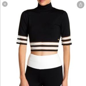Prjon – Turtleneck Crop Tee